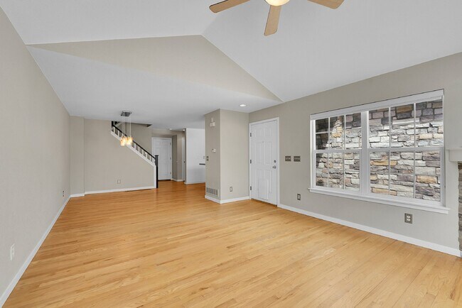 Building Photo - $2,925.00 - 3-bed, 3.5 bath Townhome with Finished Basement and Fireplace in Broomfield!