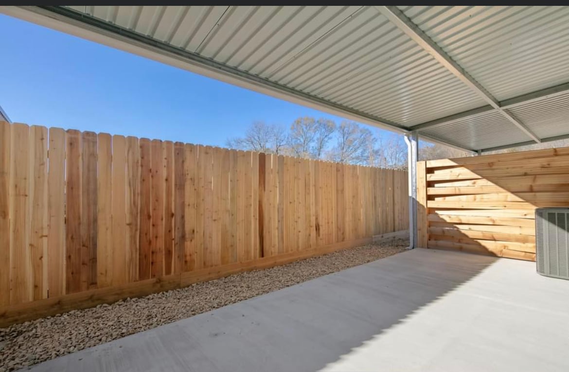 Building Photo - 139 Iberia St