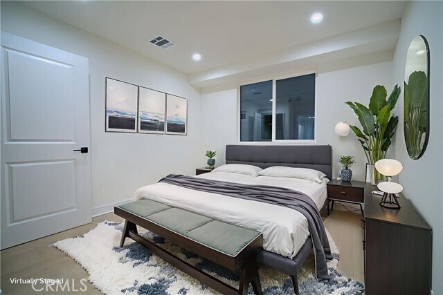 Building Photo - 801 E 84th Pl