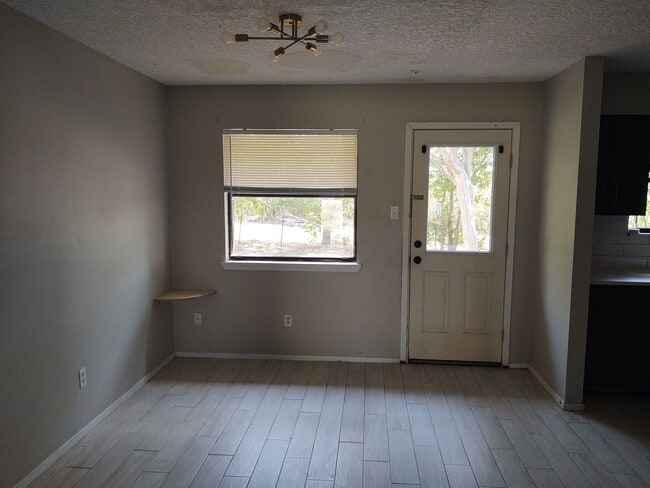 Building Photo - 455 Ridge Dr