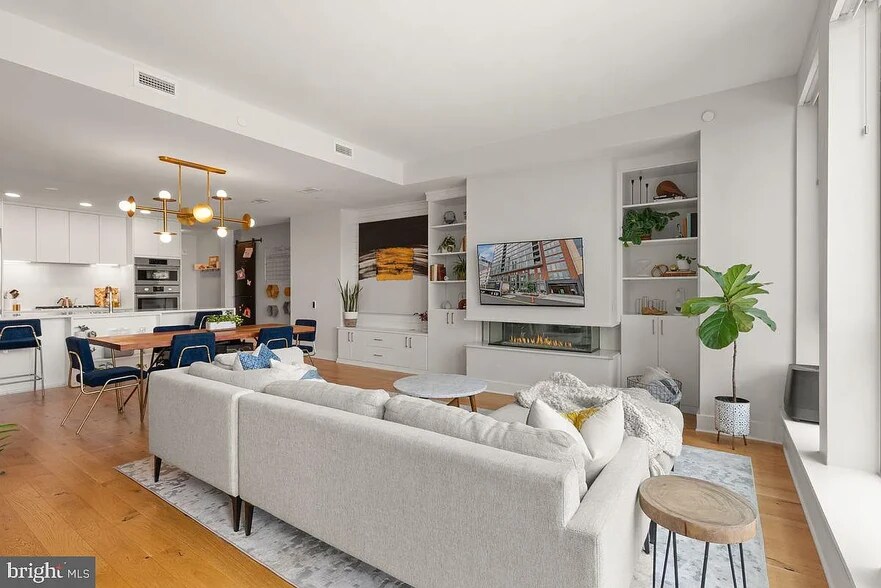 Building Photo - 1211 Van St SE