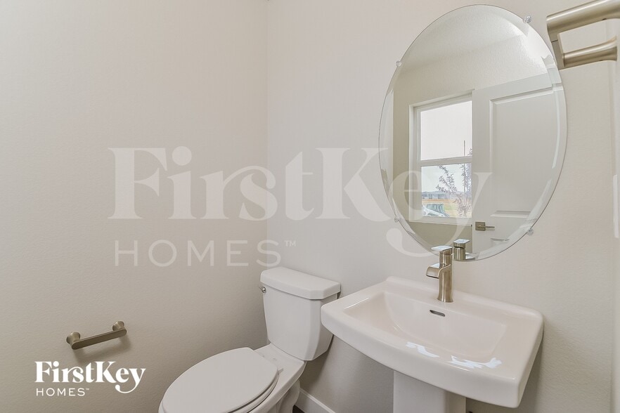 Building Photo - 10393 Luneth Dr