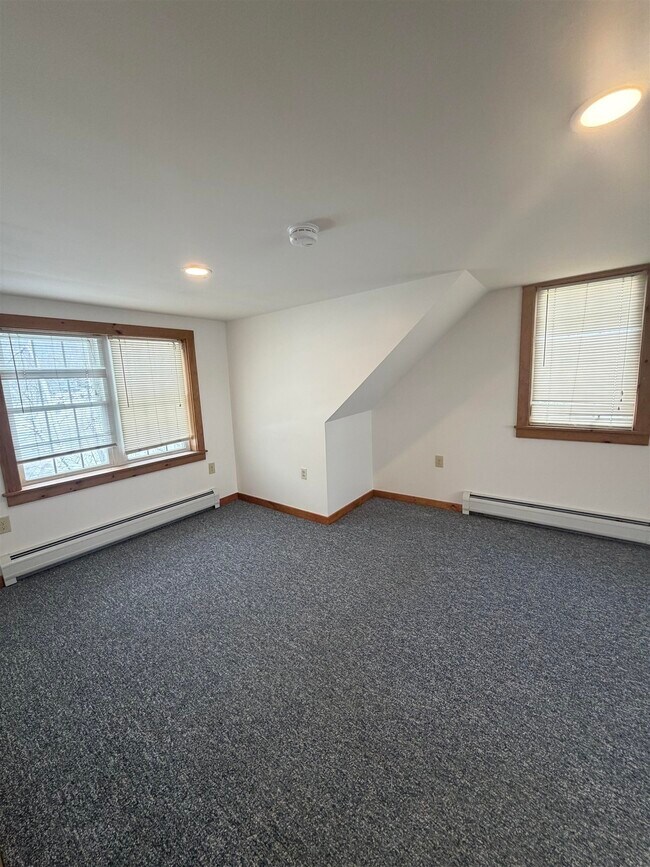 Building Photo - 211 Main St