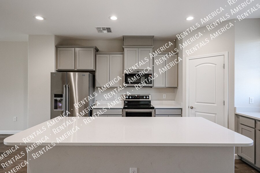 Building Photo - 1255 N Arizona Ave