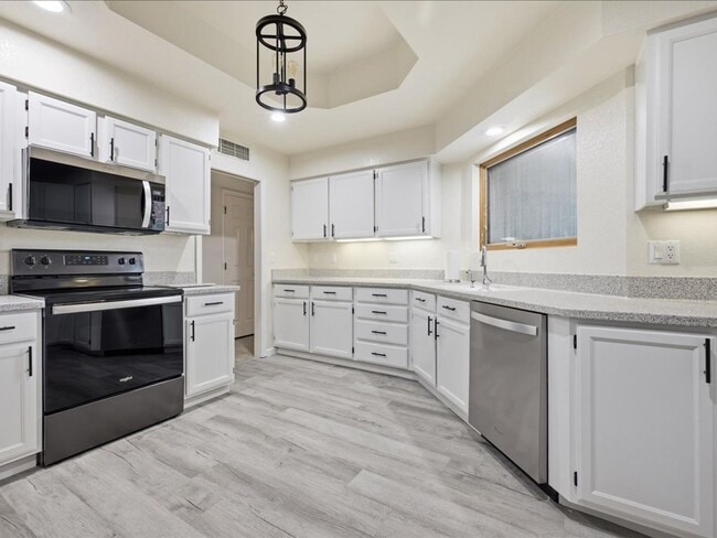 Building Photo - 10111 Spyglass