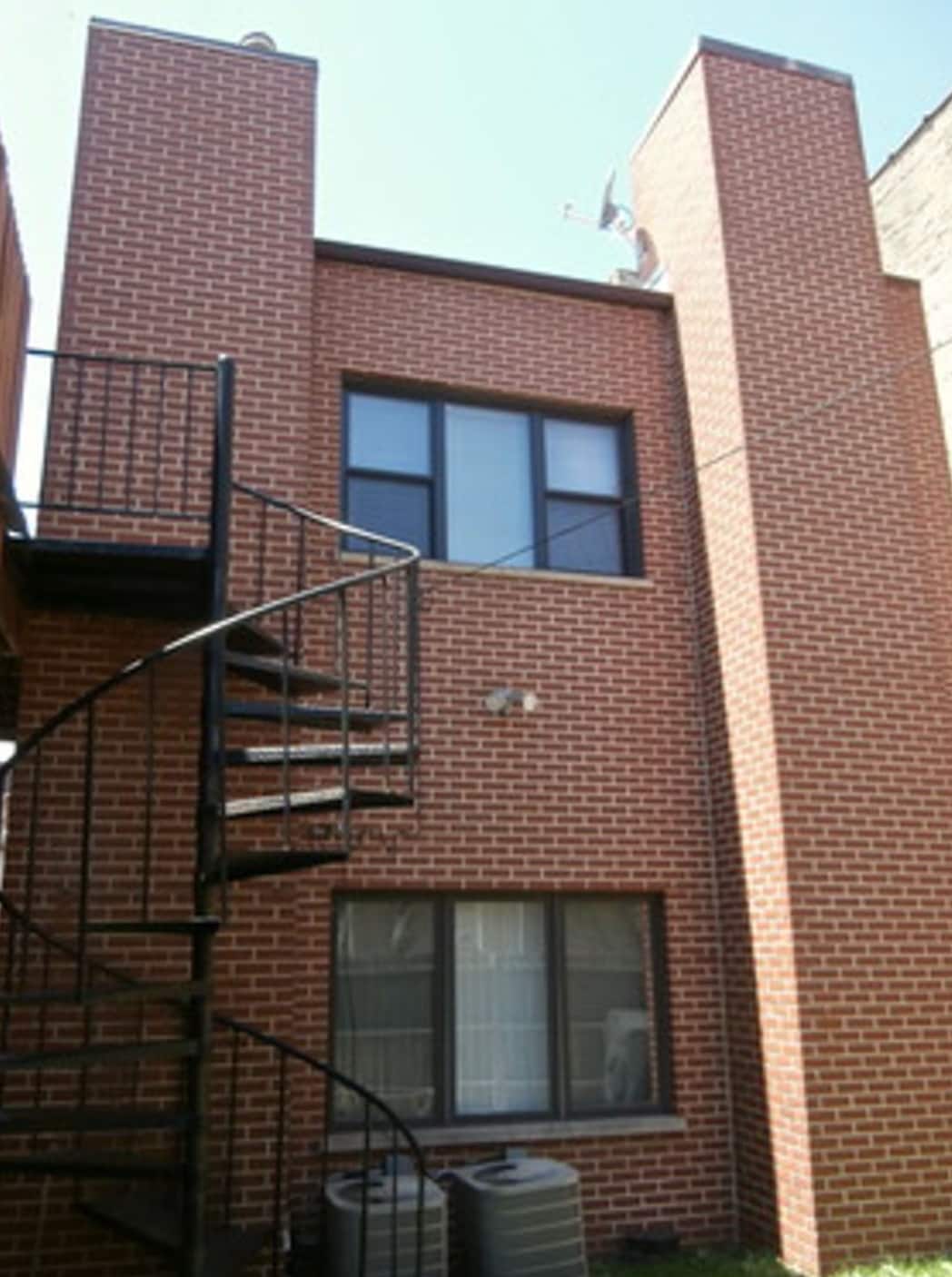 Building Photo - 4955 N Damen Ave