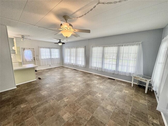 Building Photo - 410 49th Ave Terrace W