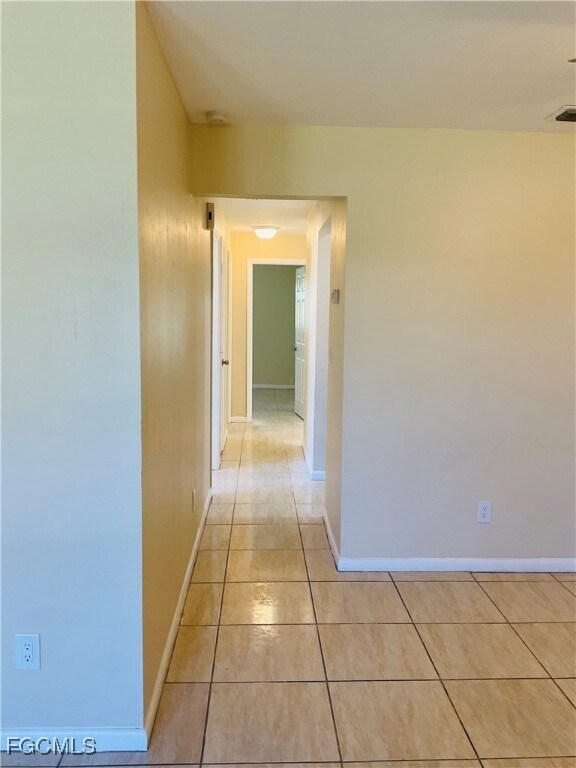 Building Photo - 633 SE 12th Ct