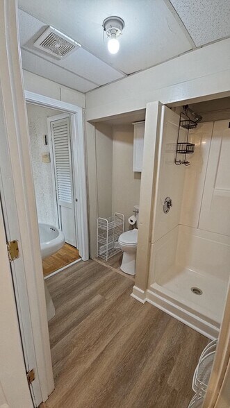 Building Photo - 126 Branch St