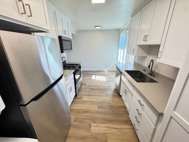 Building Photo - Charming 1 Bedroom unit, completely remode...