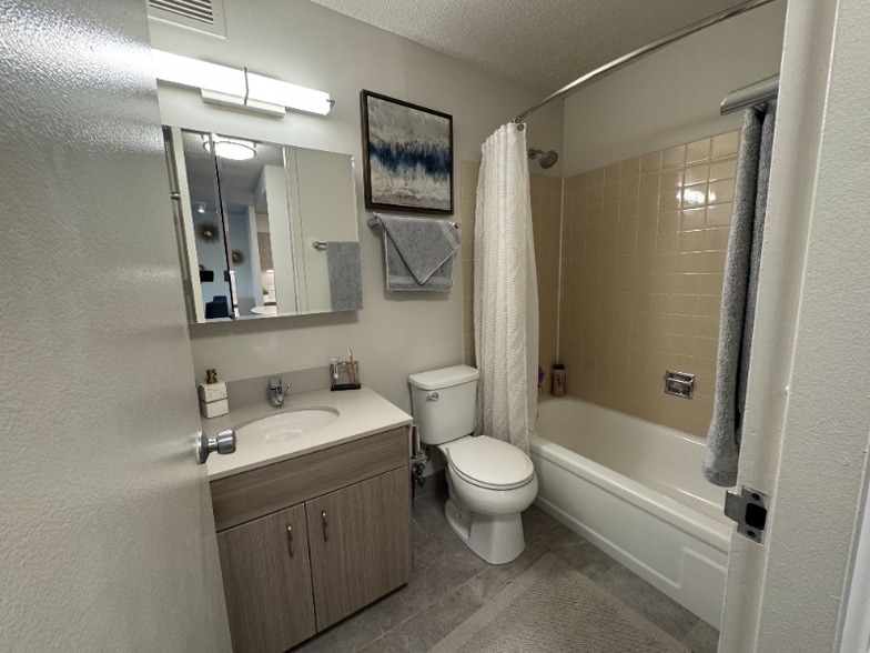 Building Photo - 1122 N Dearborn St