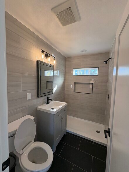 Cute newly remodeled bathroom - 1435 S 128th St