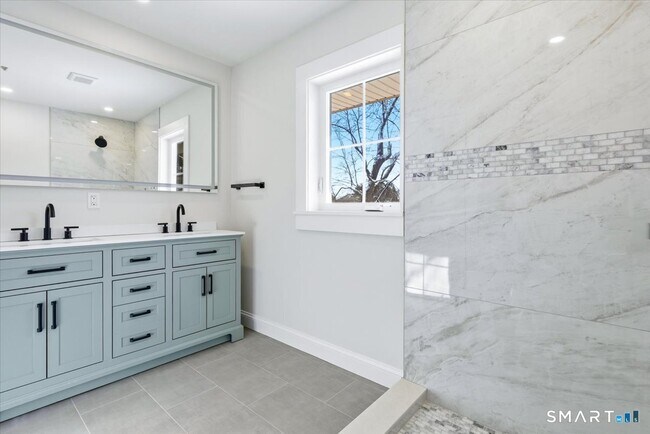 Building Photo - 2750 Whitney Ave