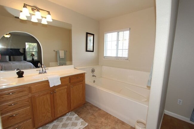 Building Photo - Charming 3-bedroom 2.5 bath, 1512 square foot home in Vacaville
