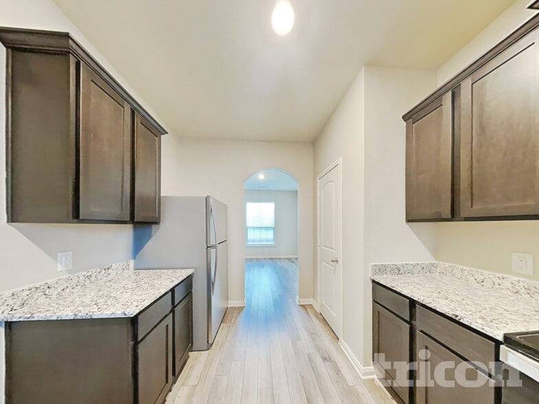 Building Photo - 125 Bush Dr