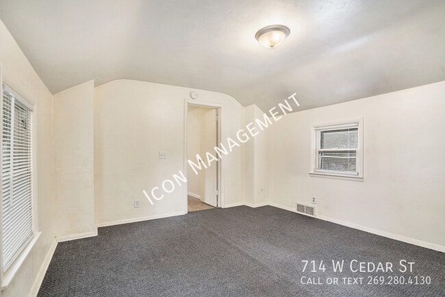 Building Photo - 714 W Cedar St
