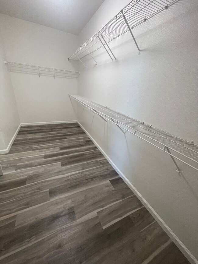 Building Photo - Beautiful 4 Bedroom Close to Downtown Brentwood!