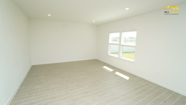 Building Photo - 4030 NE 33rd Ave