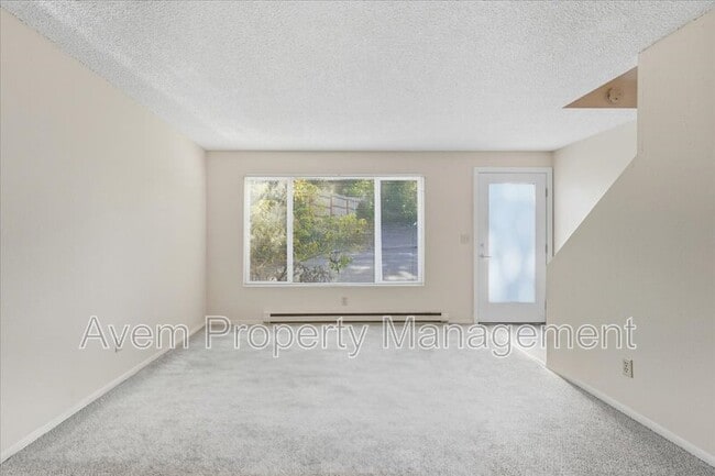 Building Photo - 5023-5033 SW Pasadena Street - 5025