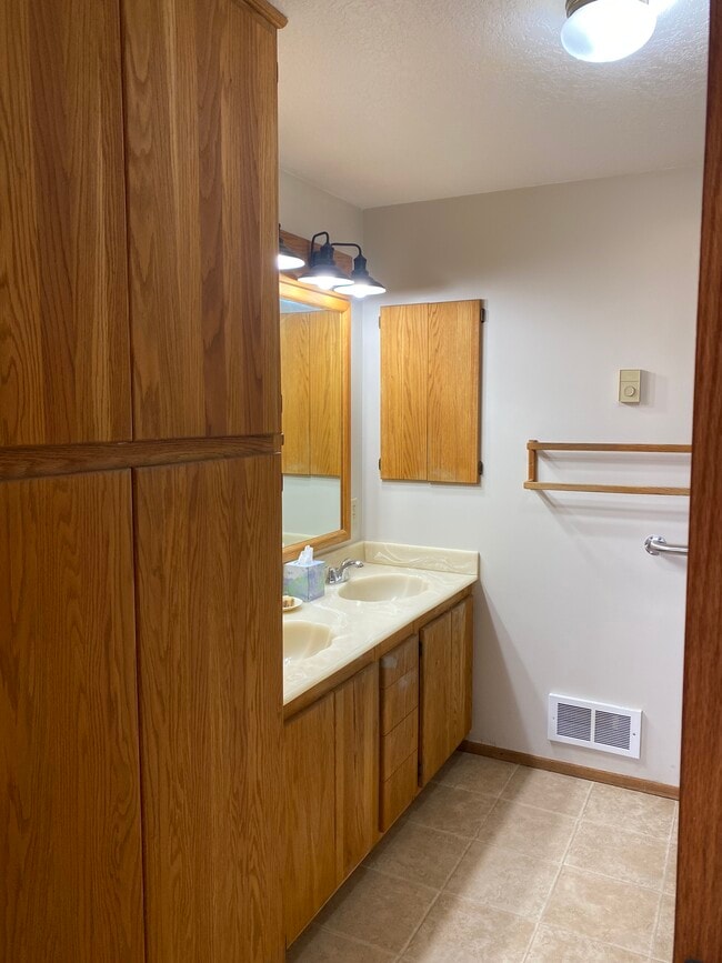 Building Photo - 391 N Somers Rd