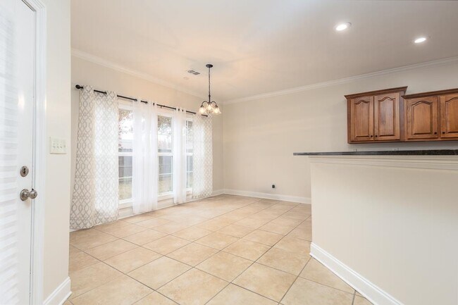 Building Photo - 2864 Summer Oaks Pl