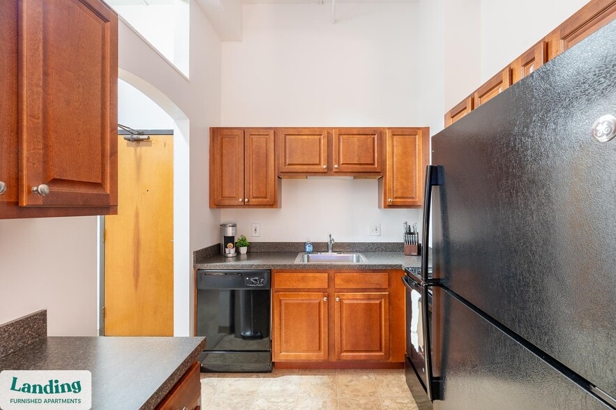 Building Photo - 45 Willow St