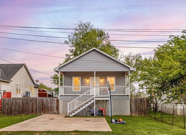 Building Photo - 805 E Mulberry Ave