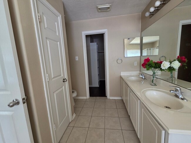 Building Photo - 2811 Hackamore Hollow Ln