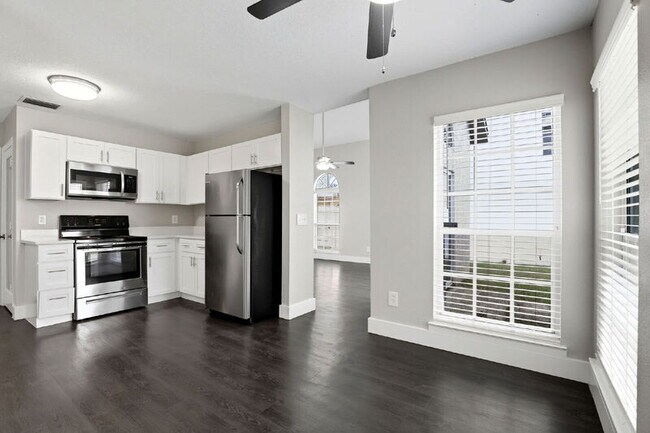 Building Photo - 10669 Satinwood Cir