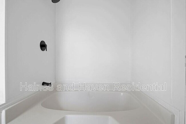Building Photo - 322 Clearwater Lake Dr