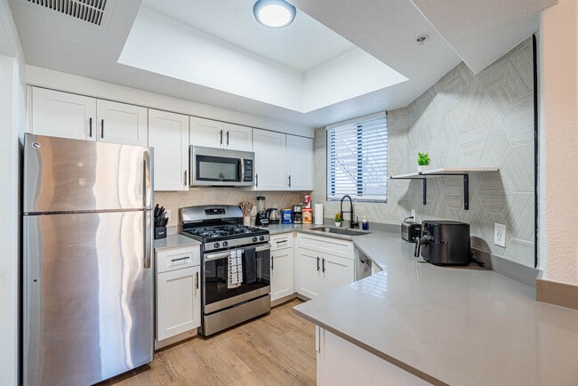 Building Photo - 2150 S 55th St