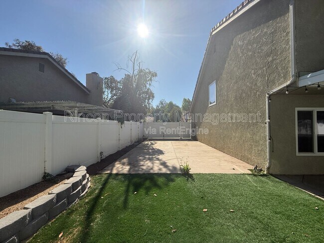 Building Photo - 911 Rawhide Pl