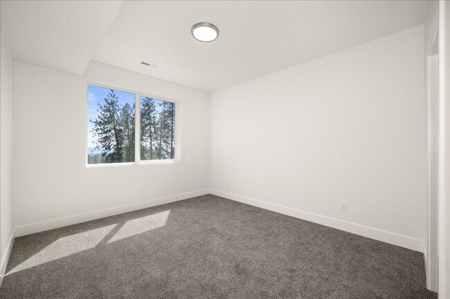 Building Photo - $3,375 - 4 Bed / 3 Bath Gorgeous Brand New...