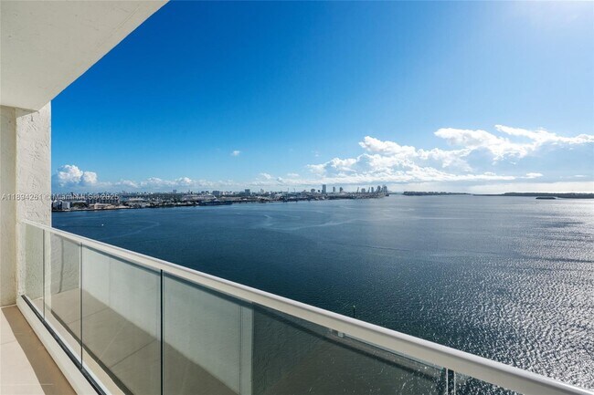 Building Photo - 800 Claughton Island Dr