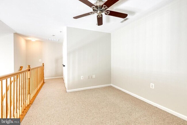 Building Photo - 400 Symphony Cir