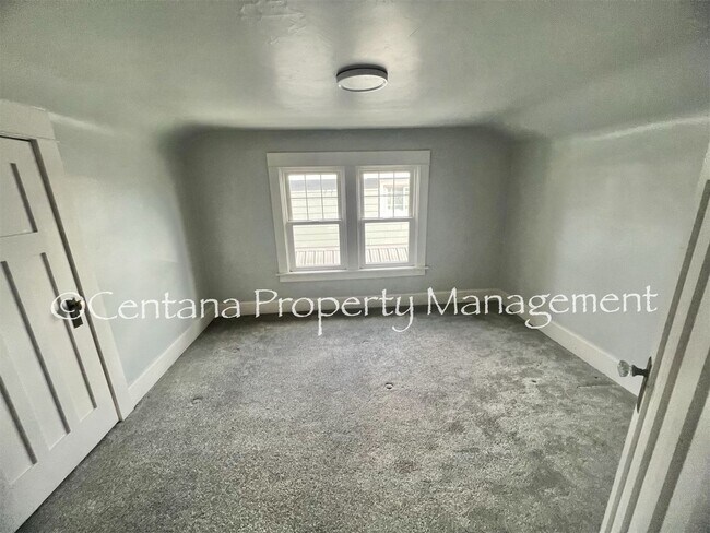 Building Photo - 1320 W Gold St