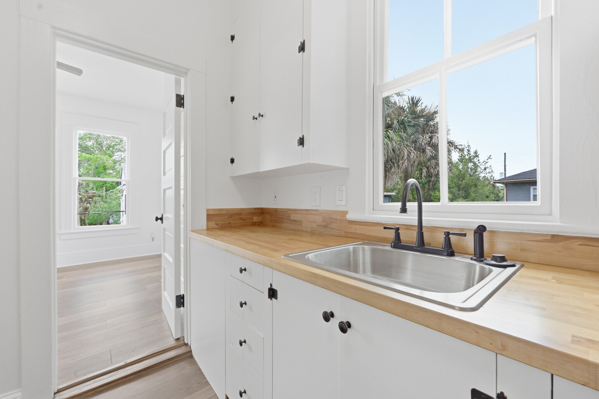 Kitchen - 2253 Herschel St