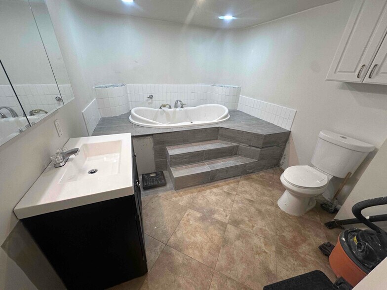 Building Photo - 3100 SE 122nd Ave