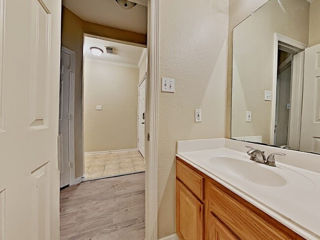 Building Photo - 12923 Tall Spruce Dr