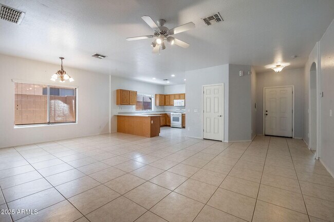 Building Photo - 4618 W Cottontail Rd