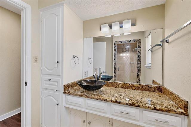Building Photo - 2407 Meadow Creek Dr