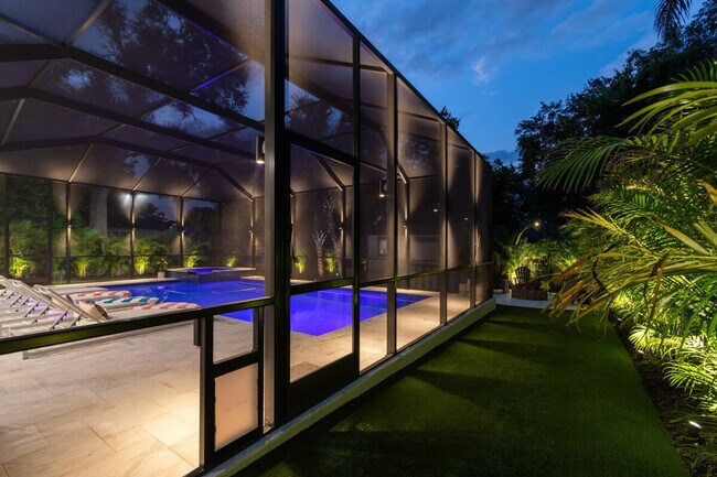 Building Photo - 109 W Hollywood St