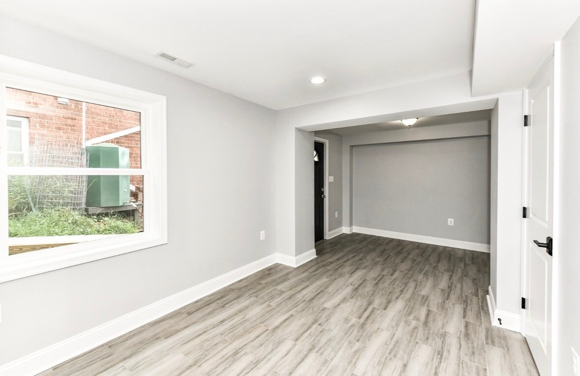 Building Photo - 5352 Chillum Pl NE