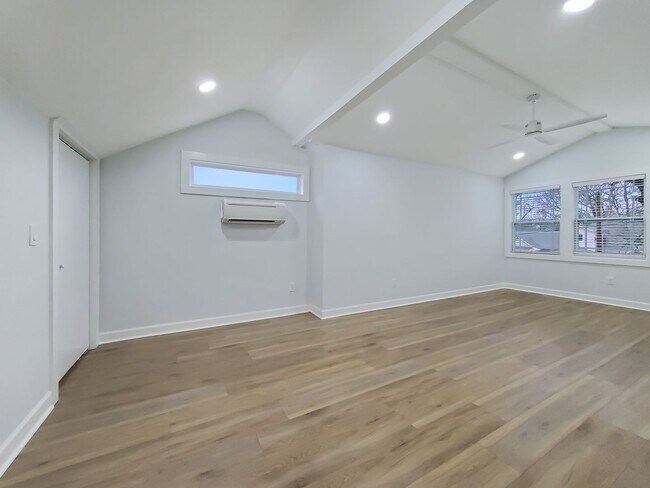Building Photo - Minutes from Downtown Greenville in a Beau...