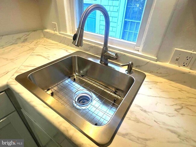 Building Photo - 4608 W Virginia Ave