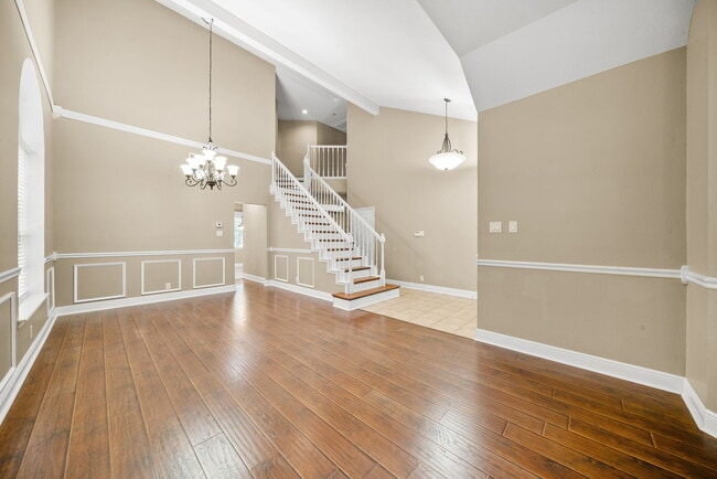 Building Photo - Spacious 4-Bed Home with Island Kitchen, Fireplace & Fenced Yard in San Antonio – 2,143 Sq Ft