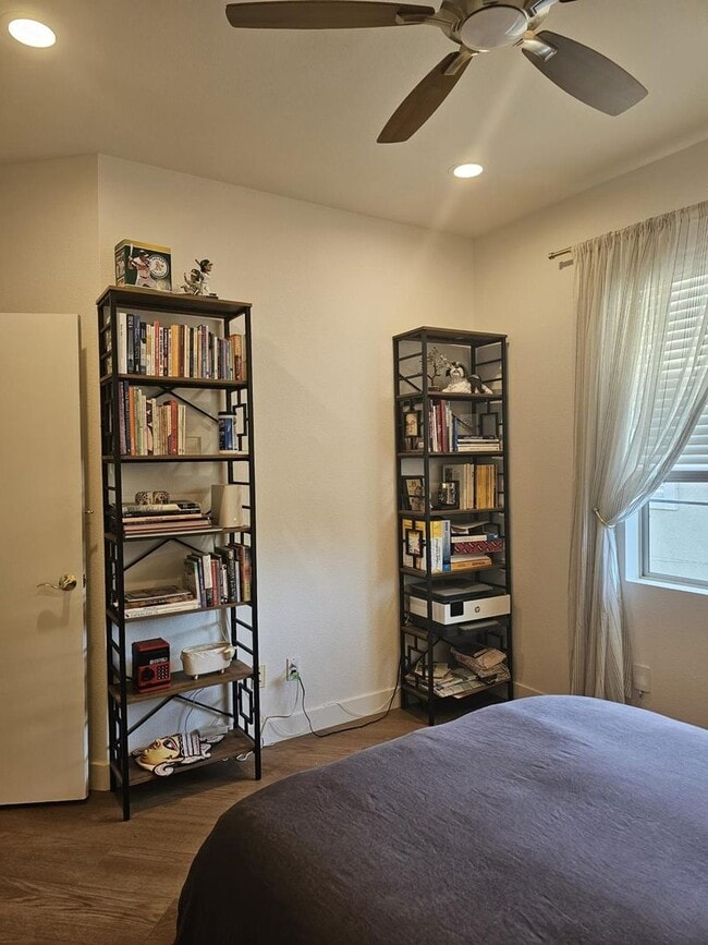 Building Photo - Modern 3BD/3BA Townhouse in Prime Union Ci...