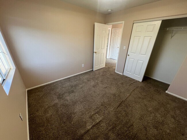 Building Photo - 3 Bed, 2.5 Bath home with Solar Panels!