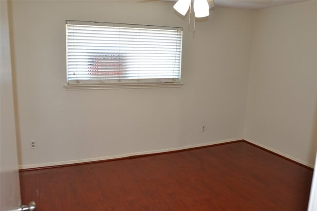 Building Photo - 2379 Briarwest Blvd