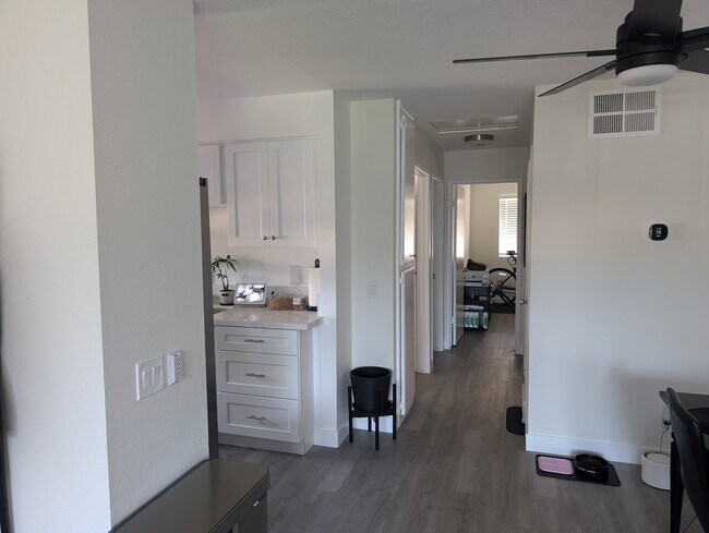 Building Photo - 1723 Normandy Pl